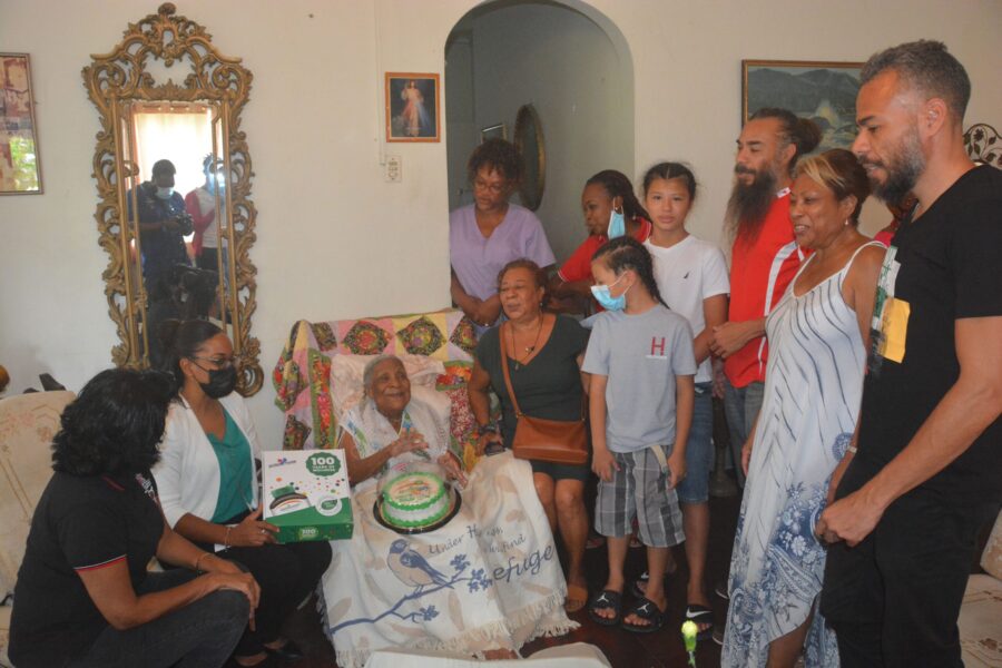 Zita Allong, 100 years, with her family