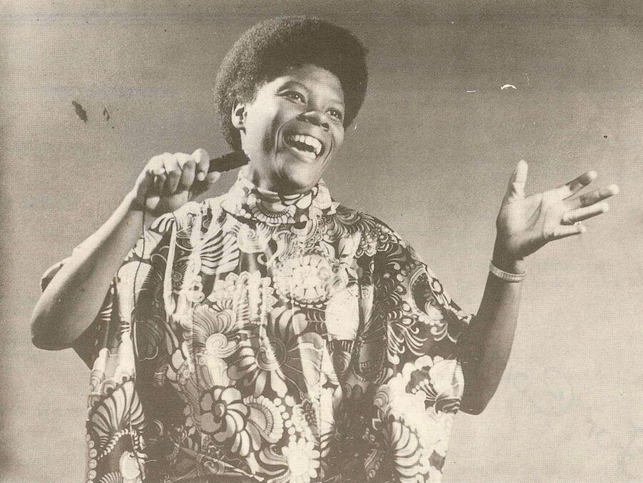 ‘Ay Ay Maria’: Singing Francine Dies at 79 - AZP News