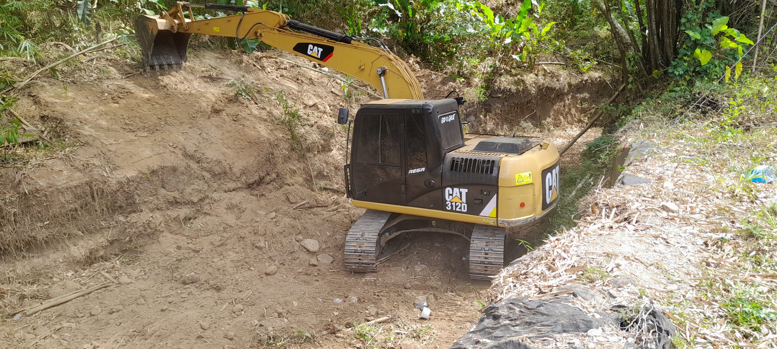 Clearing a river in Santa Cruz