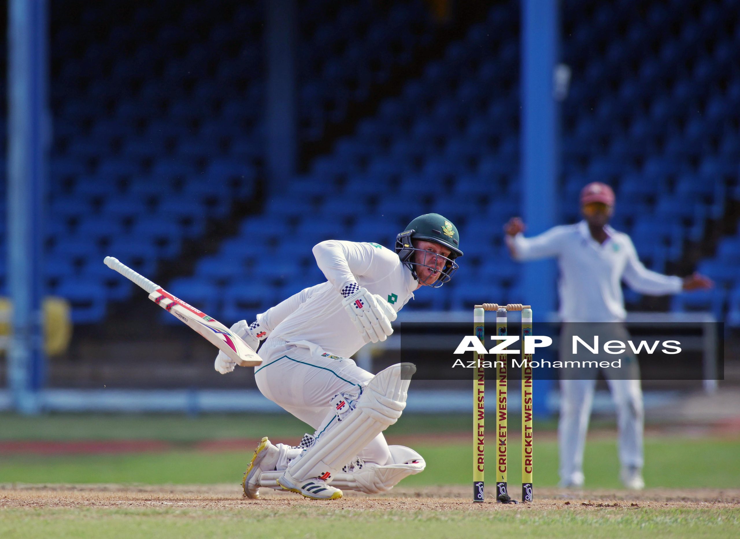 Kyle Verreynne takes evasive action from a Jayden Seales bouncer