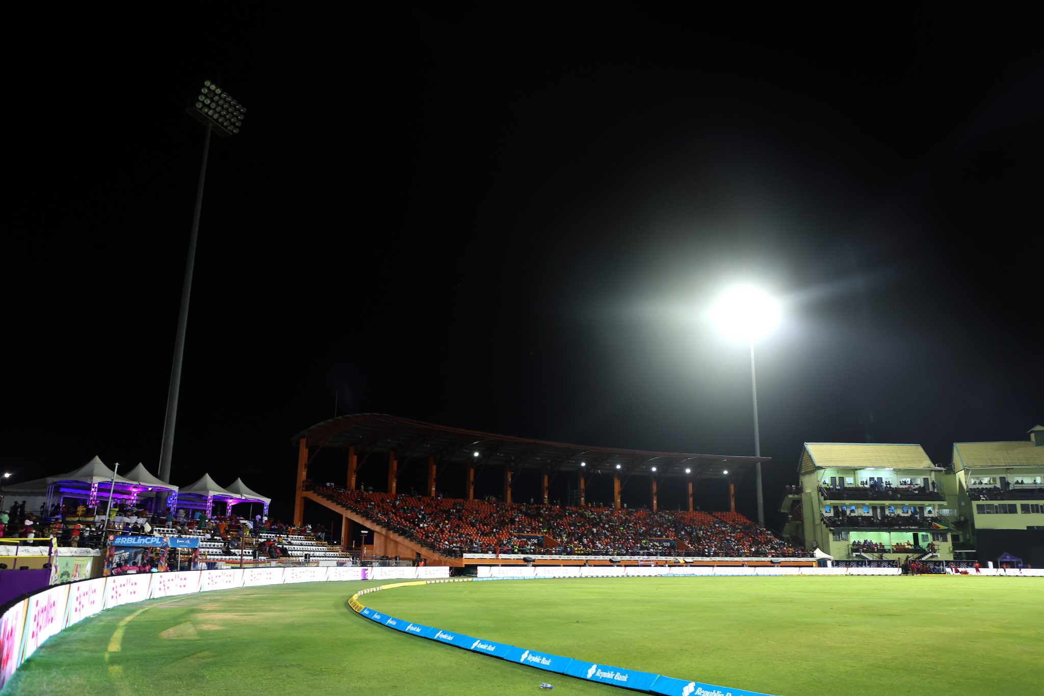 GEORGETOWN, GUYANA - OCTOBER 01: An inoperable flood light causes a delay in play during the Men's 2024 Republic Bank Caribbean Premier League eliminator match between Trinbago Knight Riders and Barbados Royals at Providence Stadium on October 01, 2024 in Georgetown, Guyana. (Photo by Ashley Allen - CPL T20/CPL T20 via Getty Images)