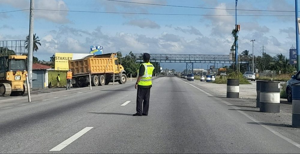 A police officer directs traffic along the north bound lane of the Solomon Hochoy Highway approaching Chaguanas. AZP News/Sue-Ann Wayow