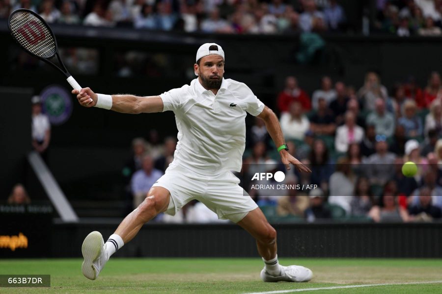 Bulgaria's Grigor Dimitrov plays a forehand return to Italy's Jannik Sinner during their men's singles fourth round tennis match on the eighth day of the 2025 Wimbledon Championships at The All England Lawn Tennis and Croquet Club in Wimbledon, southwest London, on July 7, 2025. (Photo by Adrian Dennis / AFP) / RESTRICTED TO EDITORIAL USE