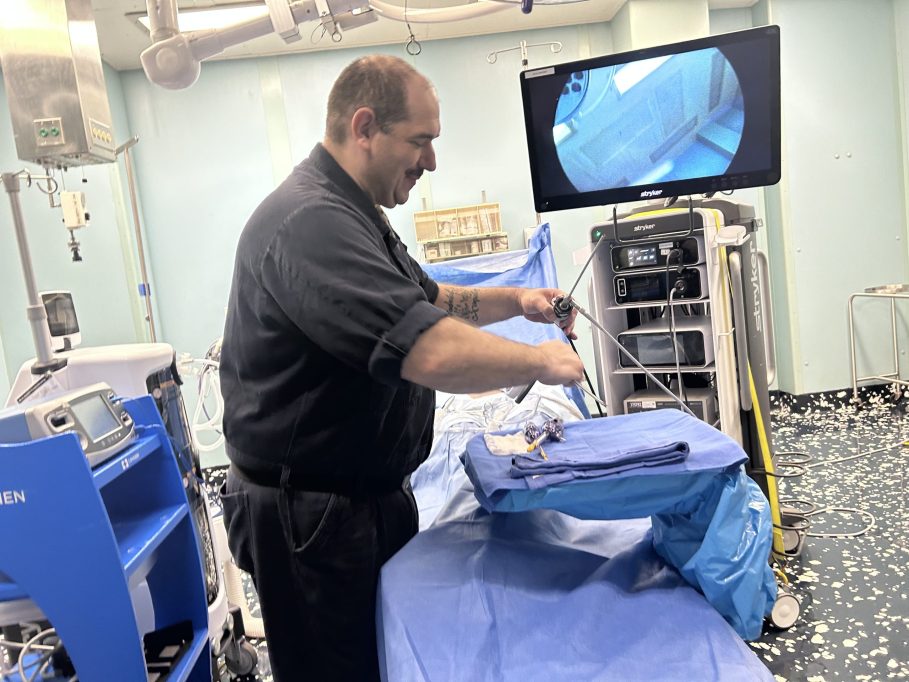 HM1 Anothy Hale demonstrates the laparoscopic abilities in the operating room aboard the UNHS Comfort. AZP News/Alicia Chamely