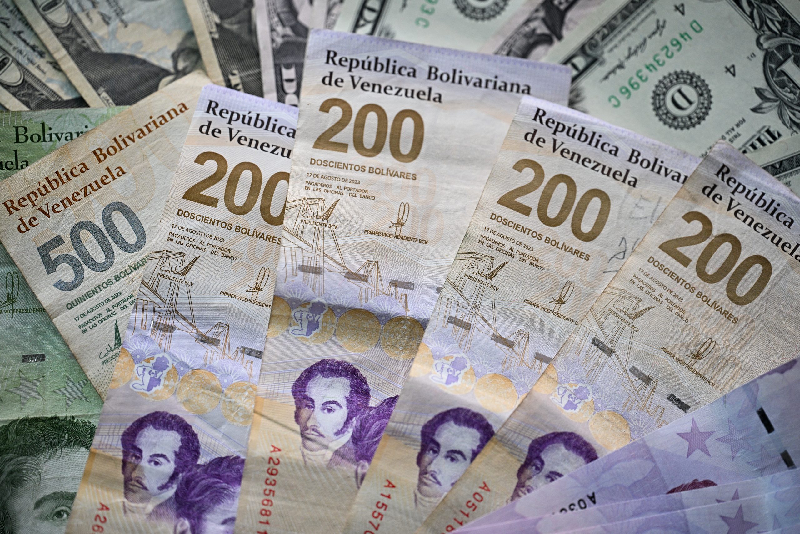 FILES-VENEZUELA-ECONOMY-CURRENCY