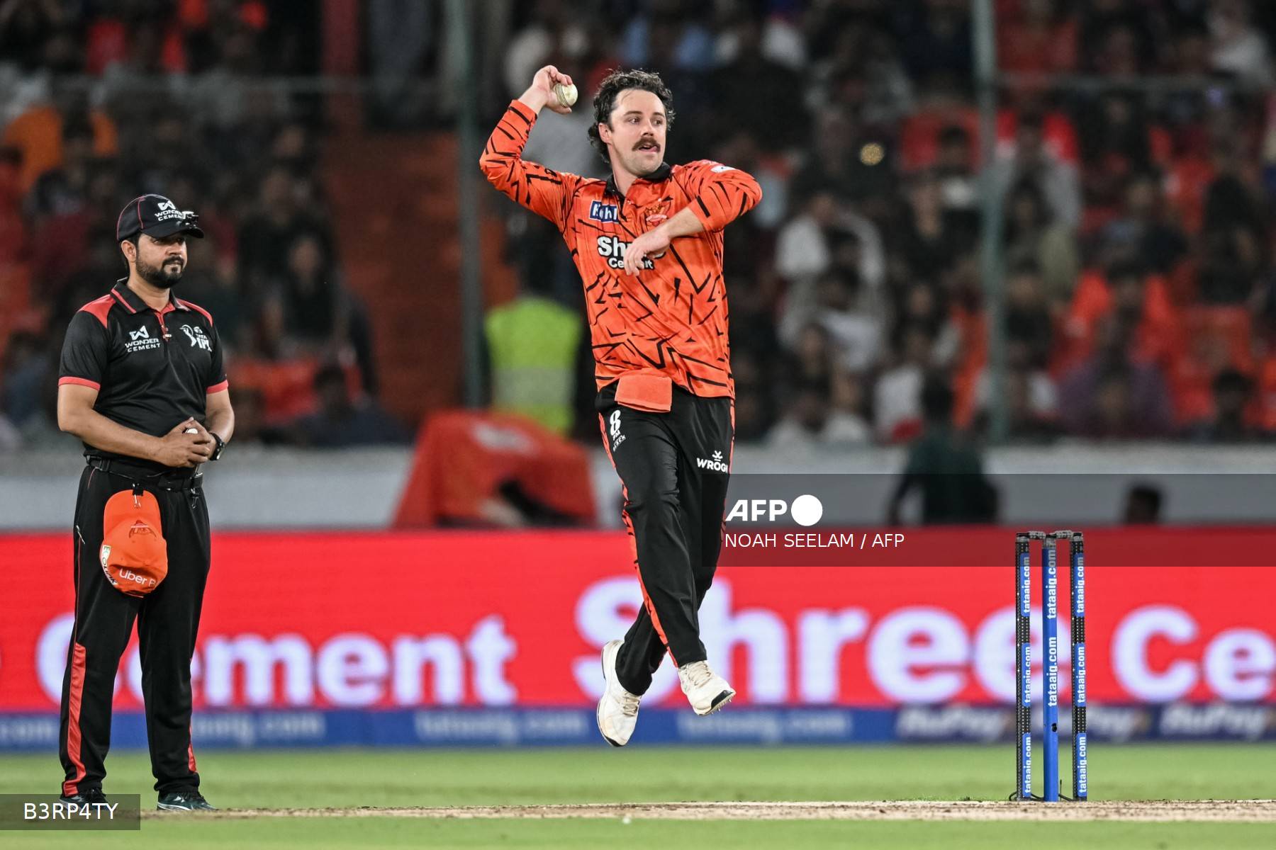 CRICKET-IND-IPL-T20-HYDERABAD-BENGALURU